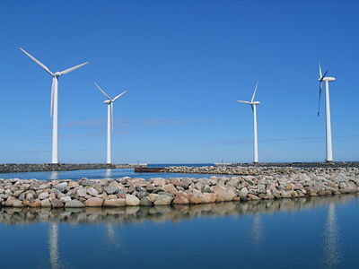 400px-Windkraftanlagen_D%C3%A4nemark_gross